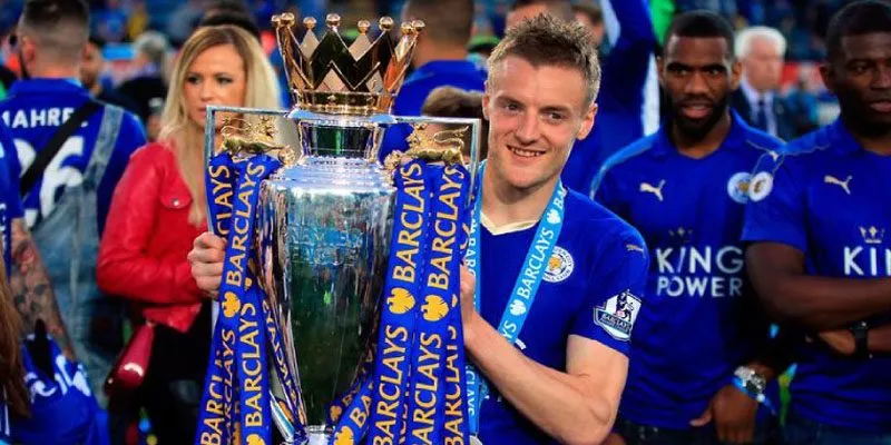 Chân sút 38 tuổi từng vô địch với The Foxes